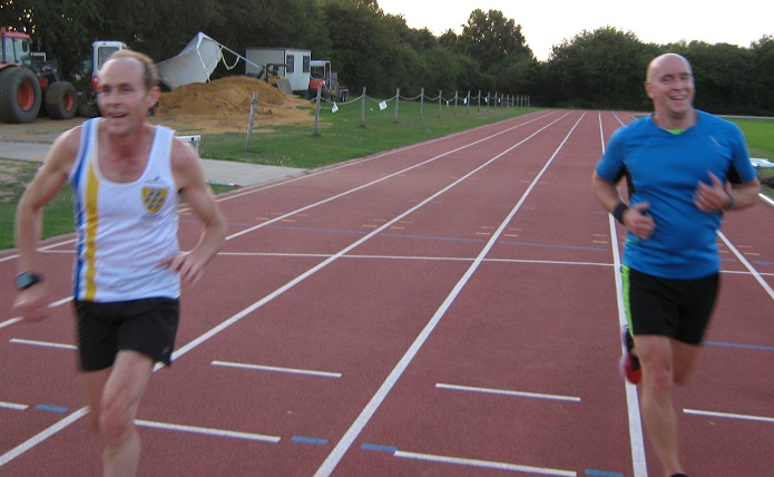 Andy Ashlee pulls away from Steve Nicholson